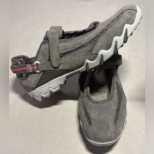 Women's Gray Sneakers
